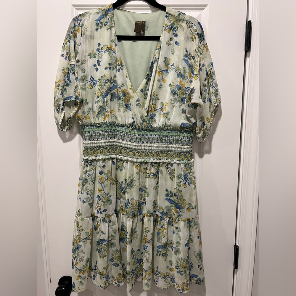 Taylor floral dress size L
